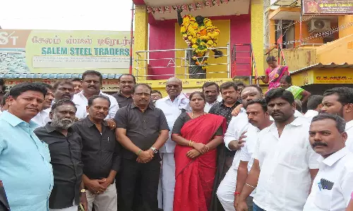 குடியாத்தத்தில் நகர, ஒன்றிய தி.மு.க. சார்பில் அண்ணா சிலைக்கு மாலை