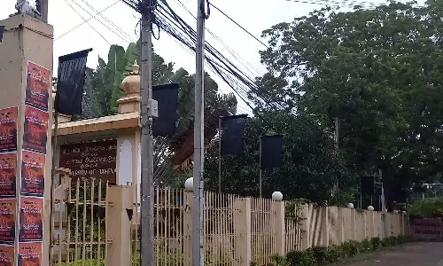 இலங்கை சுதந்திர தின கொண்டாட்டம்: யாழ்ப்பாணத்தில் கறுப்பு கொடி ஏற்றி போராட்டம்