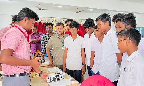 மருதகுளம் நெல்லை பொறியியல் கல்லூரியில் ரோபோ கண்காட்சி: வினாடி-வினா போட்டி