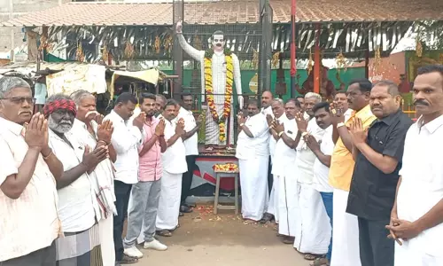 அதியமான்கோட்டையில் தி.மு.க சார்பில்அண்ணா சிலைக்கு மாலை