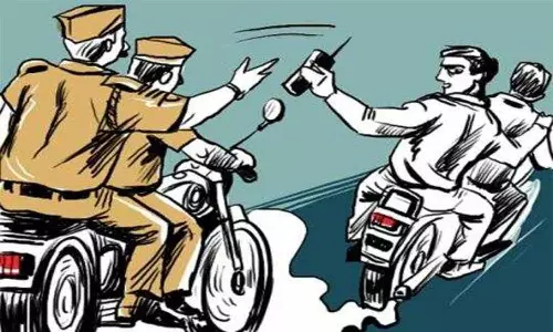 விவசாயி பைக்கை திருடிய 2 வாலிபர்கள் கைது