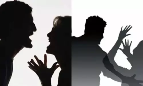 மாமியார் வீட்டுக்குள் புகுந்து பொருட்களை சூறையாடி தீ வைத்த மருமகன்