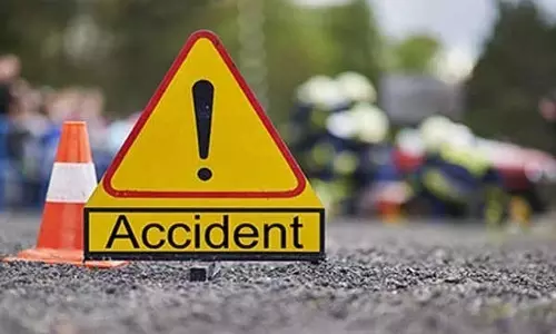 உ.பி.யில் லாரி மீது பேருந்து மோதி விபத்து- 18 பேர் படுகாயம்