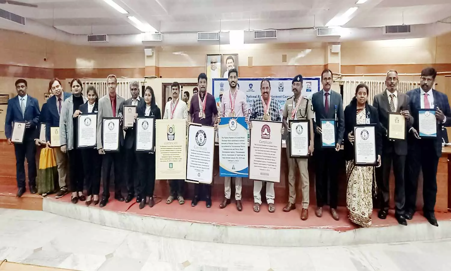 1,333 கைவிடப்பட்ட ஆழ்துளை கிணறுகள் மழைநீர் சேகரிப்பு கட்டமைப்பாக மாற்றம் 1,333 கைவிடப்பட்ட ஆழ்துளை கிணறுகள் மழைநீர் சேகரிப்பு கட்டமைப்பாக மாற்றம்