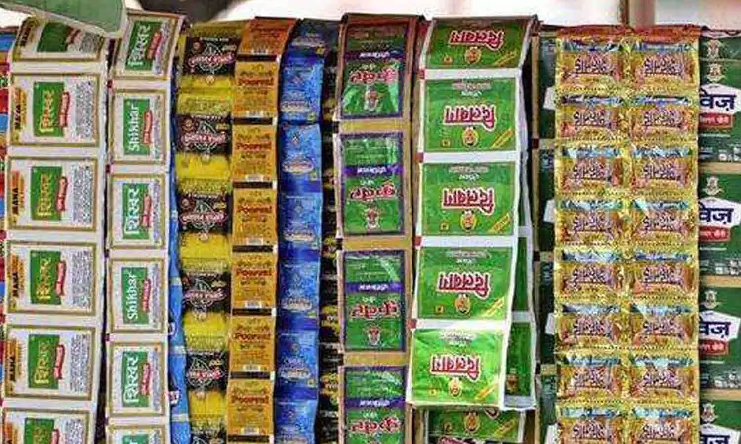 காா் பணிமனையில் பதுக்கி வைத்திருந்த 580 கிலோ புகையிலை பொருட்கள் பறிமுதல்