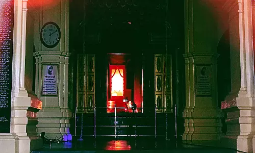 வடலூர் சத்தியஞான சபையில் தைப்பூச ஜோதி தரிசனம்: லட்சக்கணக்கான பக்தர்கள் குவிந்தனர்