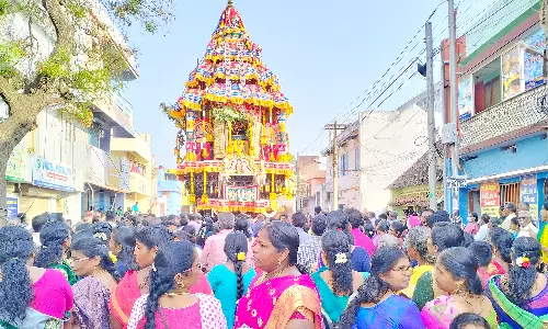 நாகராஜா கோவில் இன்று நடந்த தேரோட்டம்: திரளான பக்தர்கள் வடம் பிடித்து இழுத்தனர்