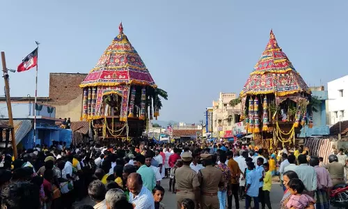 திரளான பக்தர்கள் வடம் பிடித்தனர்