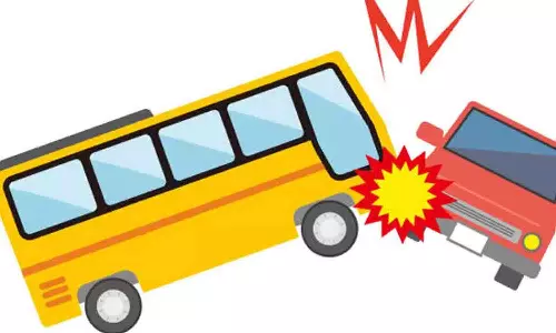 திருப்பூர் அருகே அரசு பஸ்-வேன் மோதல் - 2பேர் பலி