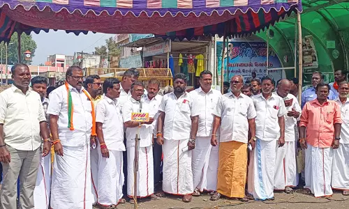 திட்டக்குடி நகராட்சி ஆணையரை மாற்றம் செய்யக்கோரி பா.ஜ.க.வினர் ஆர்ப்பாட்டம்