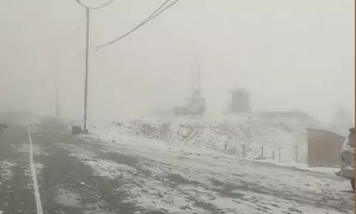 ஆஸ்திரியாவில் சோகம் - பனிச்சரிவில் சிக்கி 8 பேர் பலி