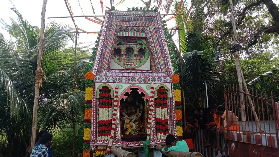 கடையம் அருகே ராமர் கோவில் திருவிழாவில் சப்பர பவனி