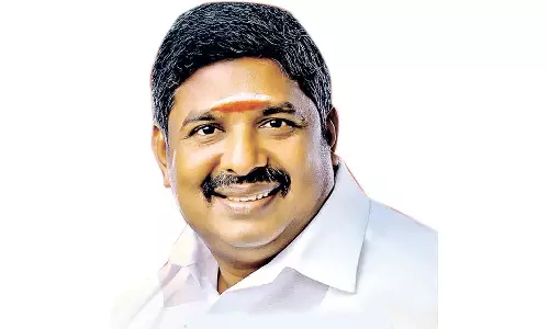 ஏழைகளுக்கு நலத்திட்ட உதவிகள்-5 ஆயிரம் பேருக்கு அன்னதானம்