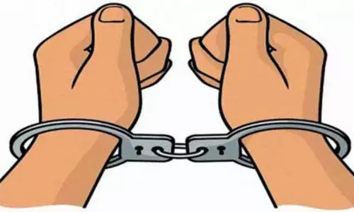 பாவூர்சத்திரம் அருகே சட்டவிரோதமாக மது விற்ற 5 பேர் கைது