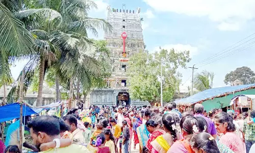 தைப்பூசத்தையொட்டி திருவிடைக்கழி சுப்பிரமணியசாமி கோவிலில் குவிந்த பக்தர்கள்