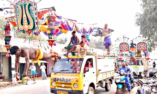 தைப்பூச விழாவையொட்டி பறவை காவடி எடுத்த பக்தர்கள்