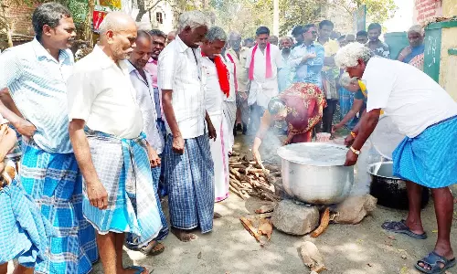 விசைத்தறி தொழிலாளர்கள் 9-வது நாளாக வேலை நிறுத்தம்