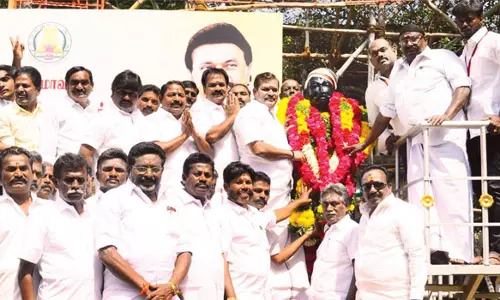 மன்னர் திருமலை நாயக்கர் பிறந்தநாள்: மாலை அணிவித்து மரியாதை