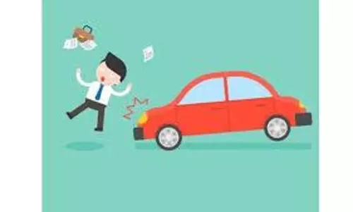 வாகனம் மோதி 2 பேர் சாவு