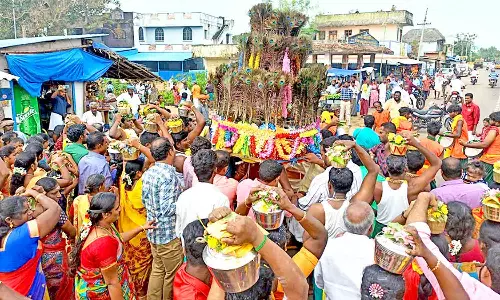 செல்வ முருகன் கோவிலில் பக்தர்கள் பால்குடம் எடுத்து வழிபாடு