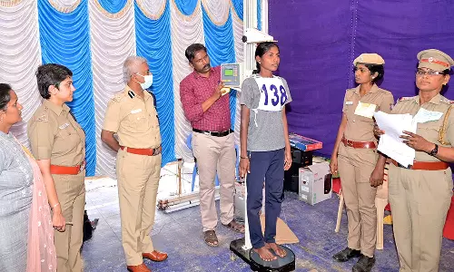 2-ம் நிலை ஆண், பெண் காவலர்களுக்கான உடல் தகுதி தேர்வு -பாளையில் இன்று தொடங்கியது