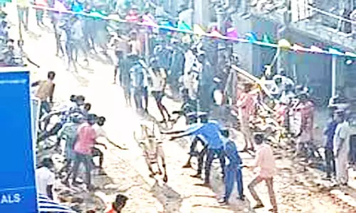 லாரி மோதி முதியவர் சாவு