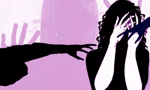 சிறுமியிடம் பாலியல் சீண்டலில் ஈடுபட்ட வாலிபர் கைது