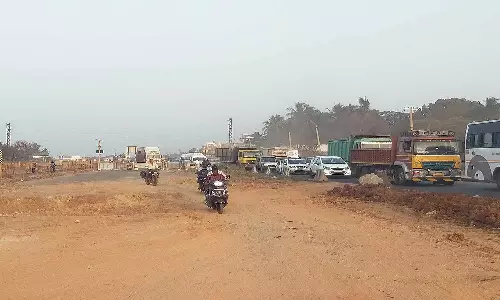 சென்னை-பெங்களூர் நெடுஞ்சாலையில் போக்குவரத்து பாதிப்பு