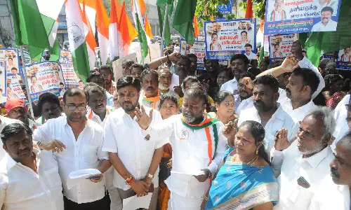 அதானி விவகாரம் சென்னையில் 5 இடங்களில் காங்கிரஸ் ஆர்ப்பாட்டம்- அடையாறில் தங்கபாலு பங்கேற்பு