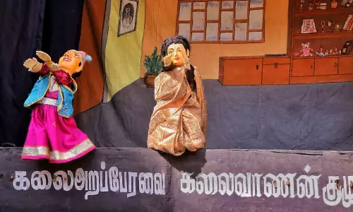 கல்வியின் முக்கியத்துவத்தை வலியுறுத்தும் பொம்மலாட்டம் - மாணவர்கள் ஆர்வத்துடன் பங்கேற்றனர்