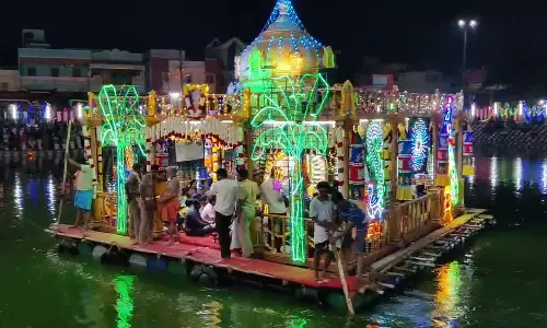 காமாட்சி அம்மன் கோவிலில் தெப்பத்திருவிழா