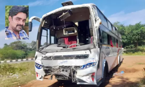 லாரி மீது ஆம்னி பஸ் மோதல்- பூ வியாபாரி பலி 18 பயணிகள் காயம்