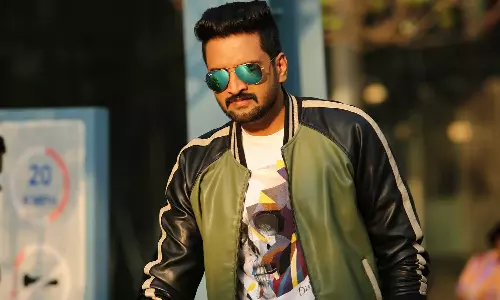 சந்தானத்துடன் இணைந்த தனுஷ் பட நடிகை