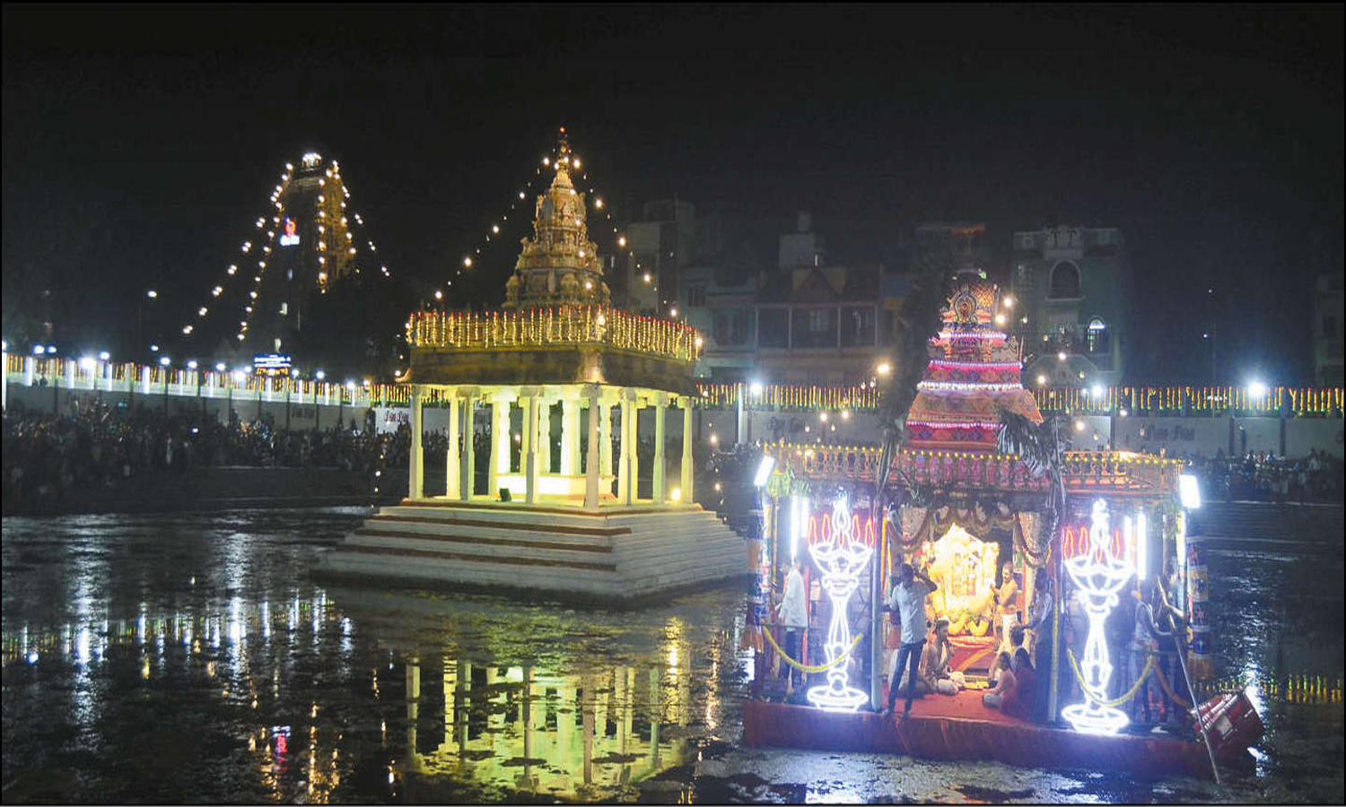 திருவொற்றியூர் வடிவுடையம்மன் கோவில் தெப்பத்திருவிழா ஏராளமான பக்தர்கள்