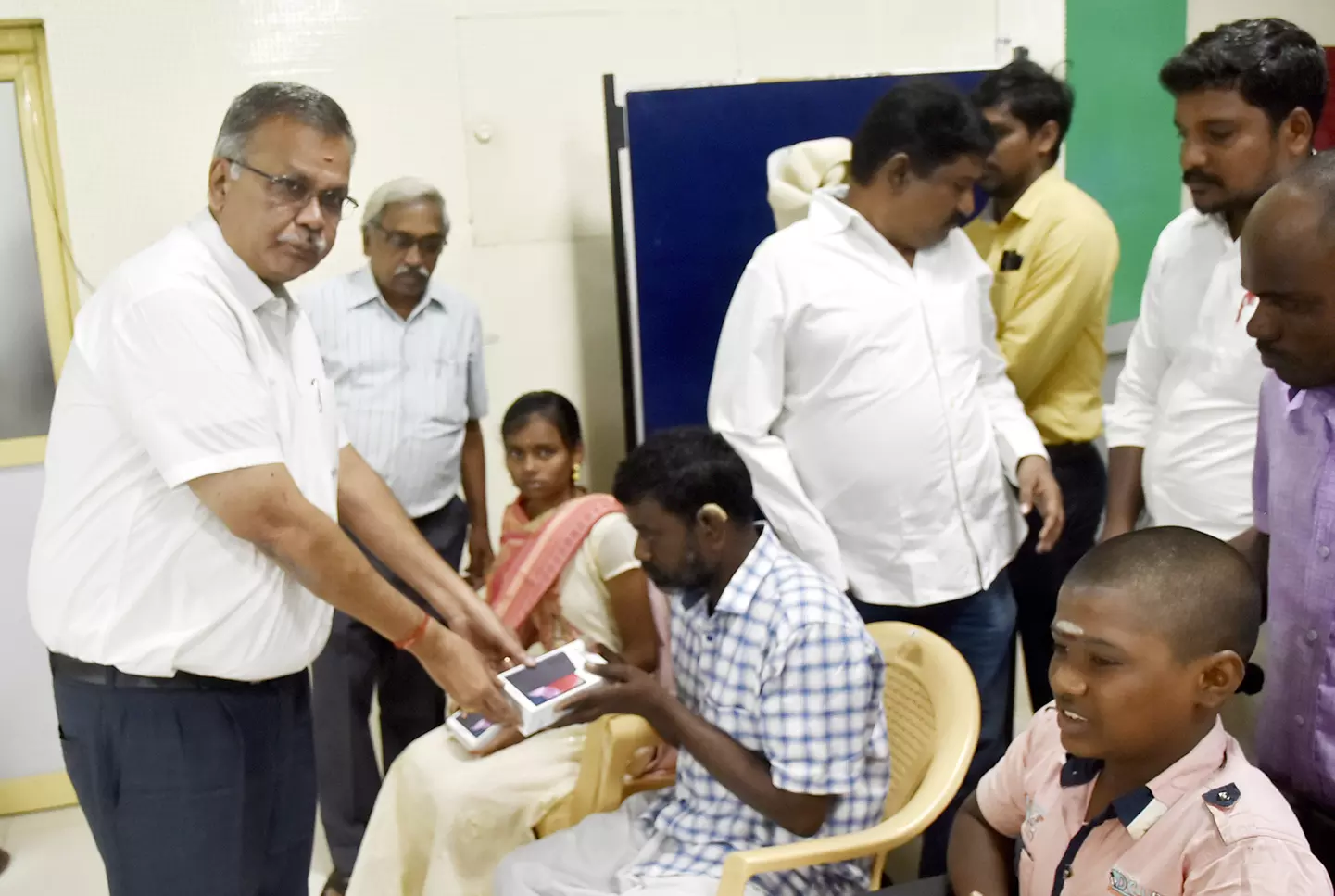 பயனாளிகளுக்கு நலத்திட்ட உதவிகள்