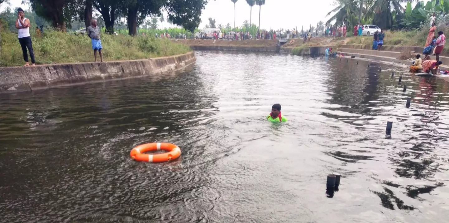 குளிக்கும் போது தண்ணீரில் அடித்து செல்லப்பட்ட தொழிலாளி பிணமாக மீட்பு