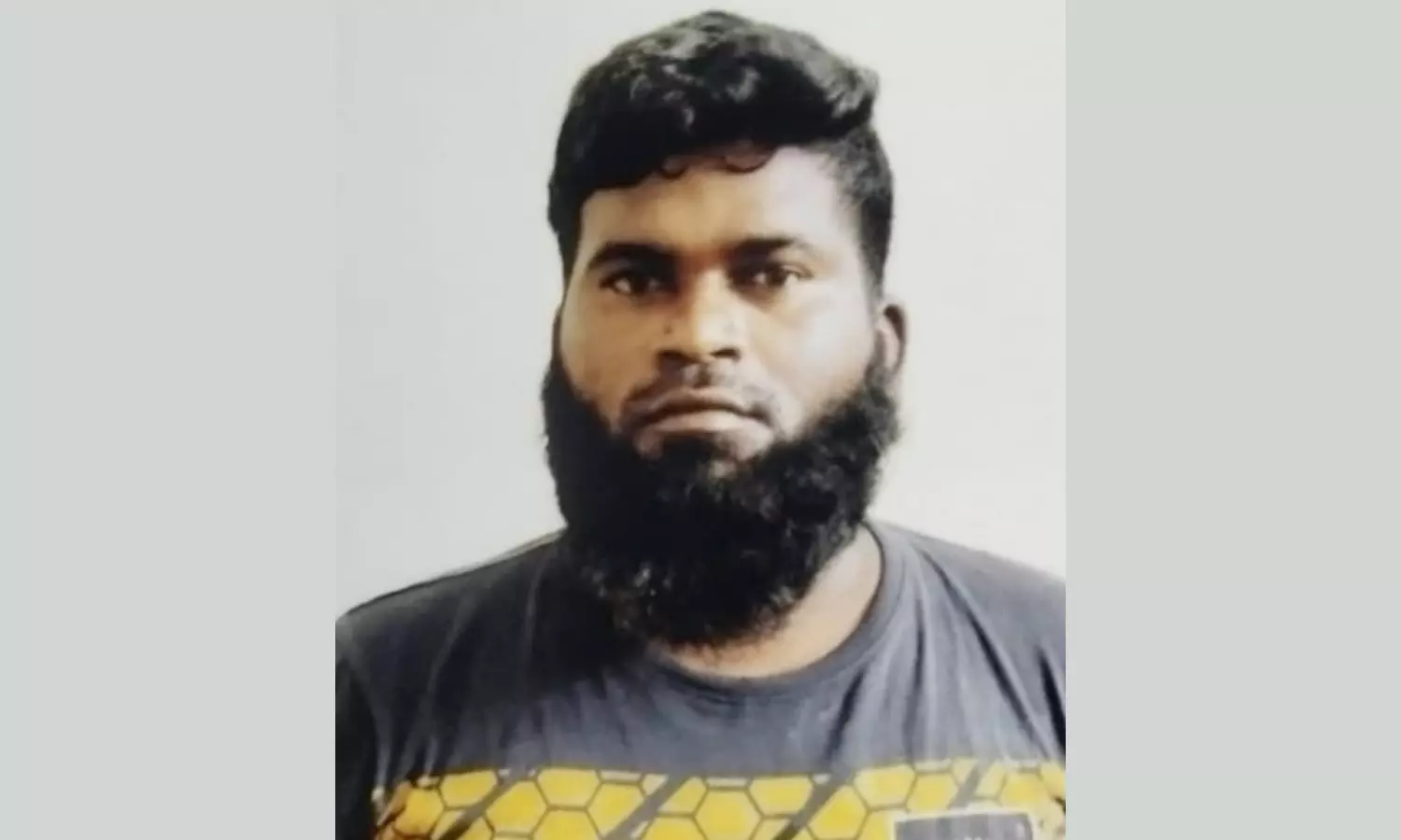 போலீசாரின் வாகன சோதனையில் கஞ்சா மறைத்து வைத்திருந்த வாலிபர் கைது போலீசாரின் வாகன சோதனையில் கஞ்சா மறைத்து வைத்திருந்த வாலிபர் கைது