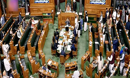 4வது நாளாக முடங்கியது பாராளுமன்றம்- கடும் அமளியால் இரு அவைகளும் 12 மணி வரை ஒத்திவைப்பு