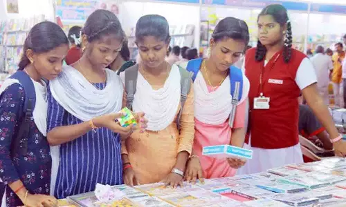 புத்தக திருவிழாவை 40 ஆயிரம் மாணவ, மாணவிகள் பார்வையிட்டனர் - ரூ.2 கோடிக்கு புத்தகங்கள் விற்பனை