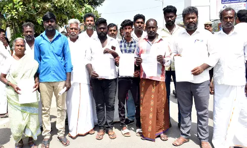 சங்கராபுரம் அருகே வீடுகட்டும் திட்டத்தில் பஞ்சாயத்து தலைவர் முறைகேடு  கலெக்டரிடம் மனு.