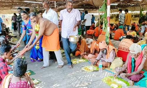 பாலமேடு முருகன் கோவிலில் அன்னதானம்