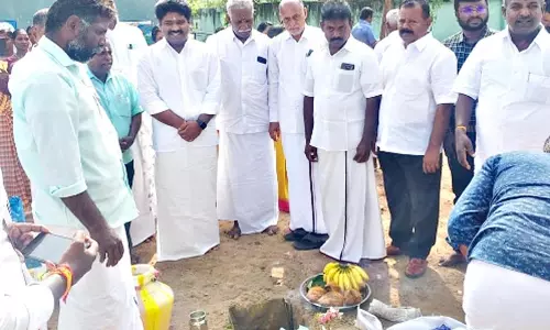 அரசுப்பள்ளியில் கூடுதல் கட்டிடம் கட்ட அடிக்கல்