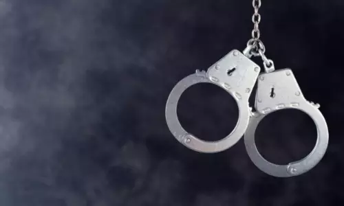 காரில் ரேஷன் அரிசி கடத்தியவர் கைது