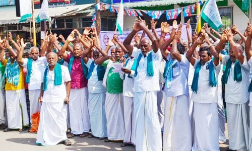 கரும்பு டன்னுக்கு ரூ.4 ஆயிரம் வழங்க கோரி தமிழக விவசாய சங்கத்தினர் ஆர்ப்பாட்டம்