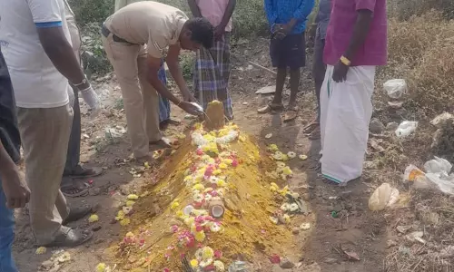 மனநலம் பாதிக்கப்பட்ட பெண் உடல் அடக்கம் செய்த சேவை அமைப்பினர்