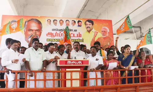 நெல்லை சந்திப்பு பஸ்நிலையத்தை திறக்க கோரி பா.ஜ.க. ஆர்ப்பாட்டம்