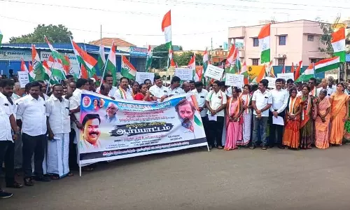 அதானி குழும விவகாரம்: ரூபி மனோகரன் எம்.எல்.ஏ. தலைமையில் காங்கிரசார் கண்டன ஆர்ப்பாட்டம்