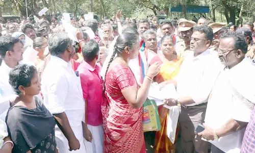 தஞ்சையில் குடிமனை பட்டா கேட்டு திரண்ட பொதுமக்கள்