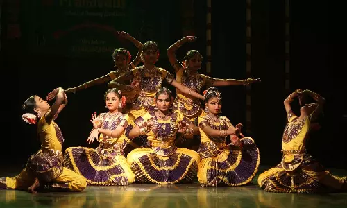 ப்ரணவம் பரதநாட்டிய பள்ளியின் 10ம் ஆண்டு விழா- மாணவிகள் அரங்கேற்றிய கண்கவர் நடனங்கள்