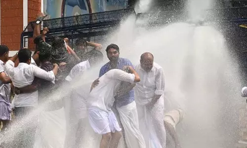 கேரள பட்ஜெட்டை கண்டித்து இளைஞர் காங்கிரஸ் போராட்டம்